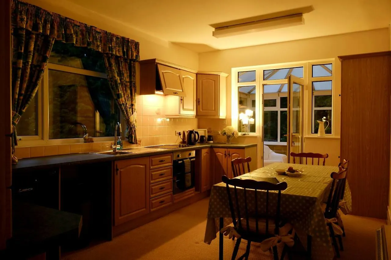 Fernbank Suite Sheffield 0*,